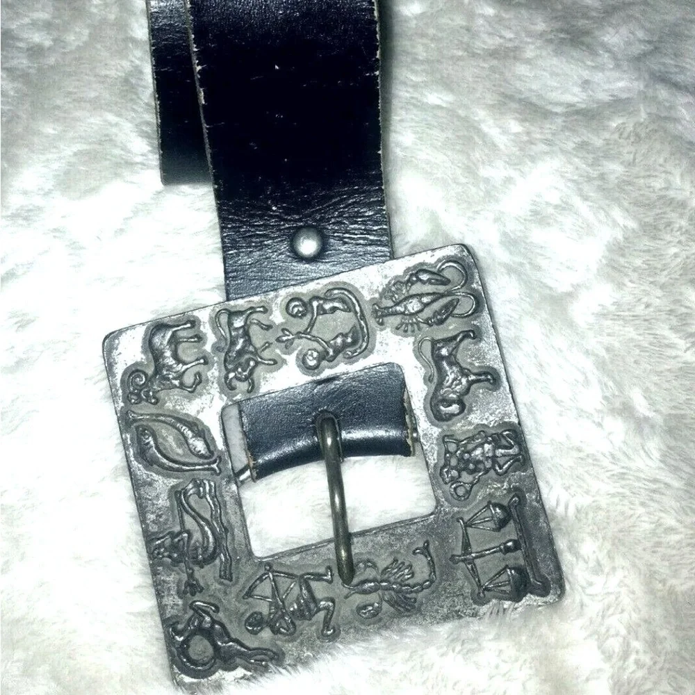 Zodiac Heavy Iron Buckle Leather Belt Rare, Unisex, womens LG, Mens M